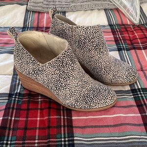 Toms Goldie Wedge Ankle Booties
